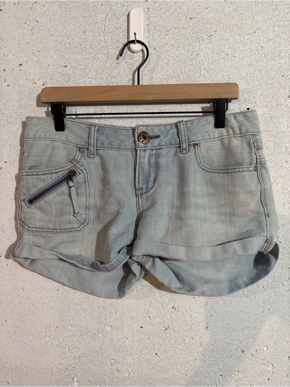 Vintage G By Guess Cuffed Zip Pocket Denim Shorts | Size: 30